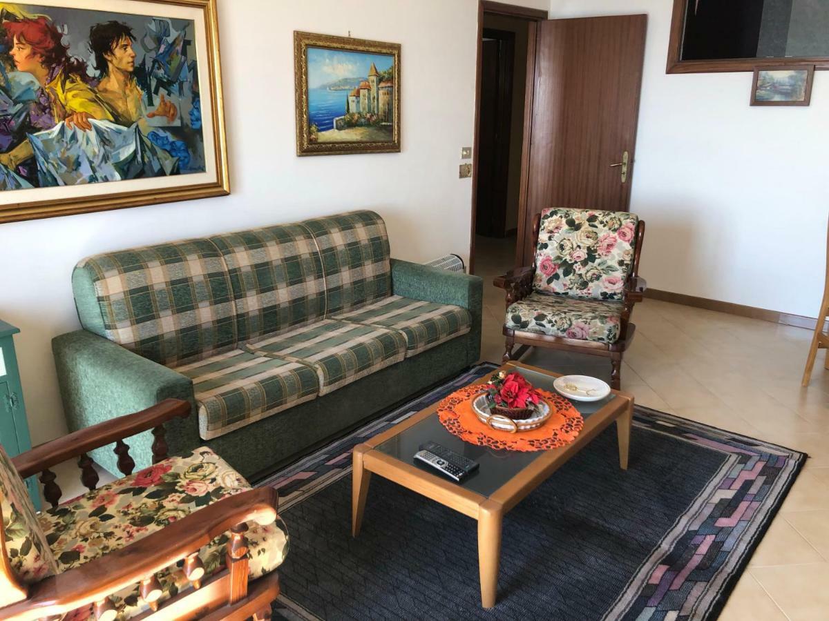 דירות לטויאני Locazione Turistica F.G. Rando מראה חיצוני תמונה